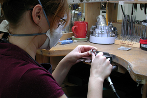 Bench jeweler