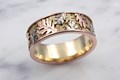 Capture that special time of year and keep it with you forever with this triple-tone oak leaf wedding band.