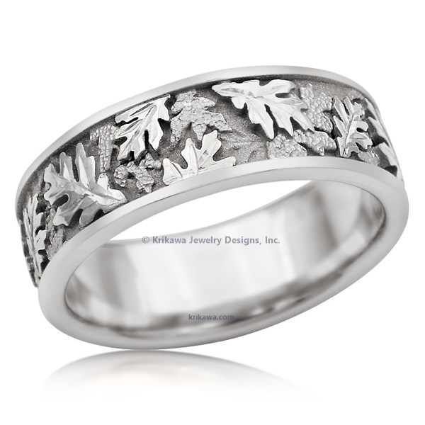 Capture that special time of year and keep it with you forever with this triple-tone oak leaf wedding band.