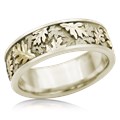 Capture that special time of year and keep it with you forever with this triple-tone oak leaf wedding band.