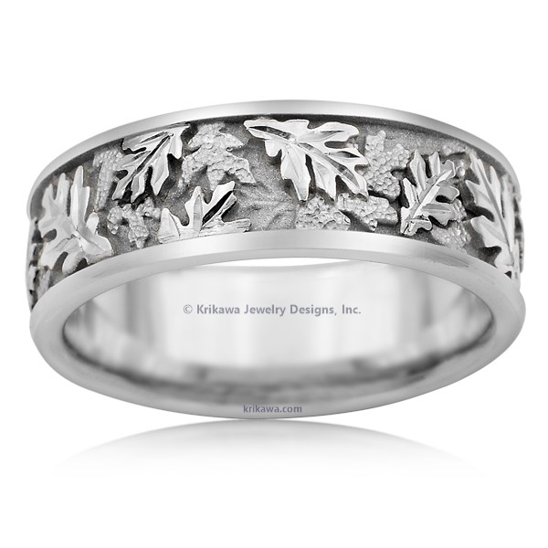Capture that special time of year and keep it with you forever with this triple-tone oak leaf wedding band.