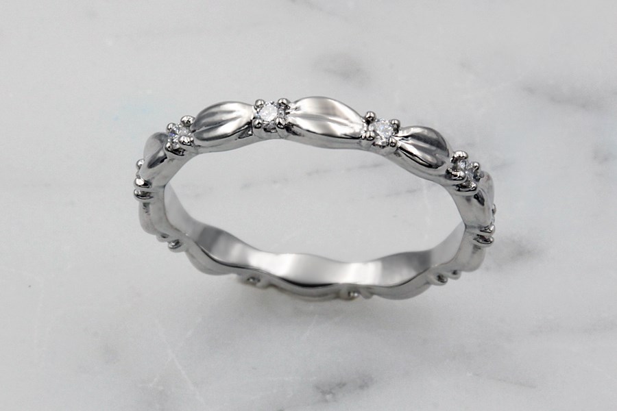 Garden Trellis Leaf Wedding Band