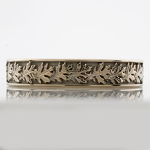 14k Pd White Gold Narrow Oak Leaf Wedding Band - top view
