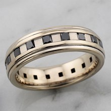 18k Pd White Gold Square Diamond Wedding Band