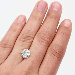 3ct round brilliant cut diamond on hand