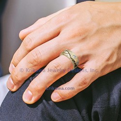 Mountain band on hand