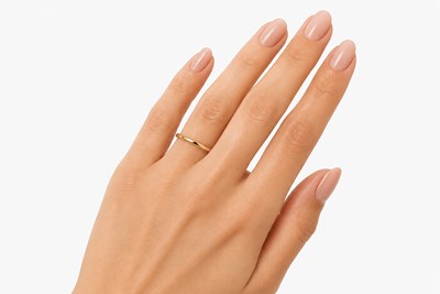 2mm Ring Width on Woman Hand