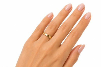 4mm Ring Width Woman Hand