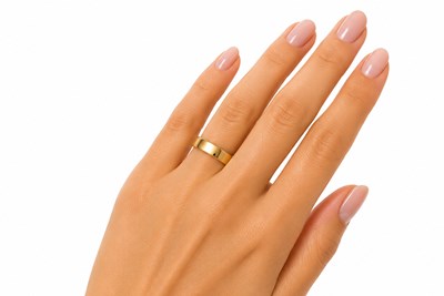 5mm Ring Width Woman Hand