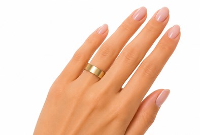 6mm Ring Width Woman Hand