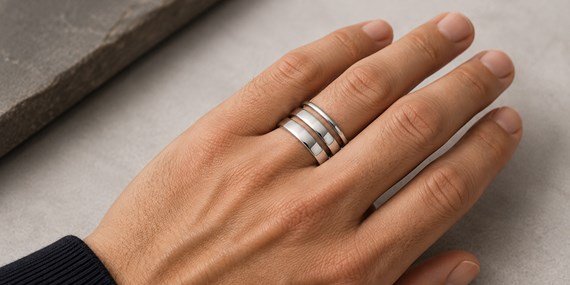 Three different rings widths on one finger