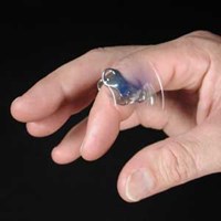 pick-holder-in-hand-springi.jpg