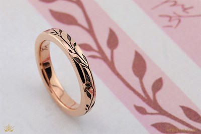 Engraved Leaves Wedding Band in 14k rose gold