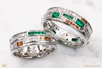 Deco Capone Wedding Band in platinum with diamonds, spessartite and emeralds