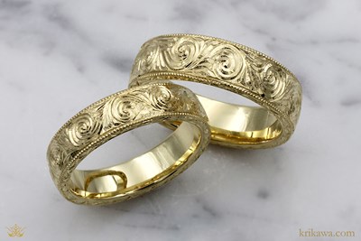 Hand Engraved Swirl Wedding Band Set in 18k yellow gold