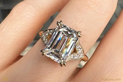 Vintage Leaf Emerald Cut Engagement Ring in 14k Yellow Gold with an Emerald Cut Lab-grown Diamond